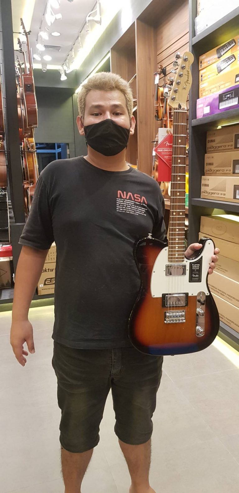 ลูกค้าที่ซื้อ กีต้าร์ไฟฟ้า Fender Player Telecaster HH