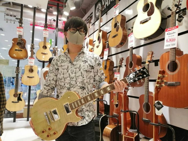 ลูกค้าที่ซื้อ Gibson Les Paul Standard 2019