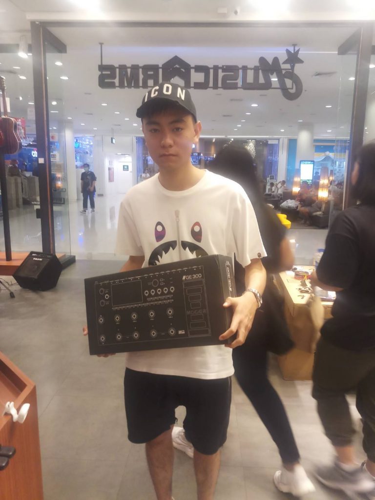 ลูกค้าที่ซื้อ Mooer GE300 มัลติเอฟเฟค