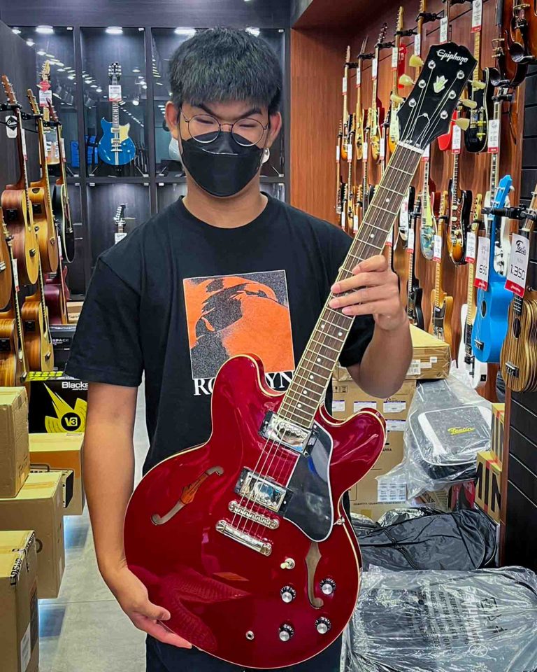 ลูกค้าที่ซื้อ Epiphone LTD ES-335 Pro กีตาร์ไฟฟ้า