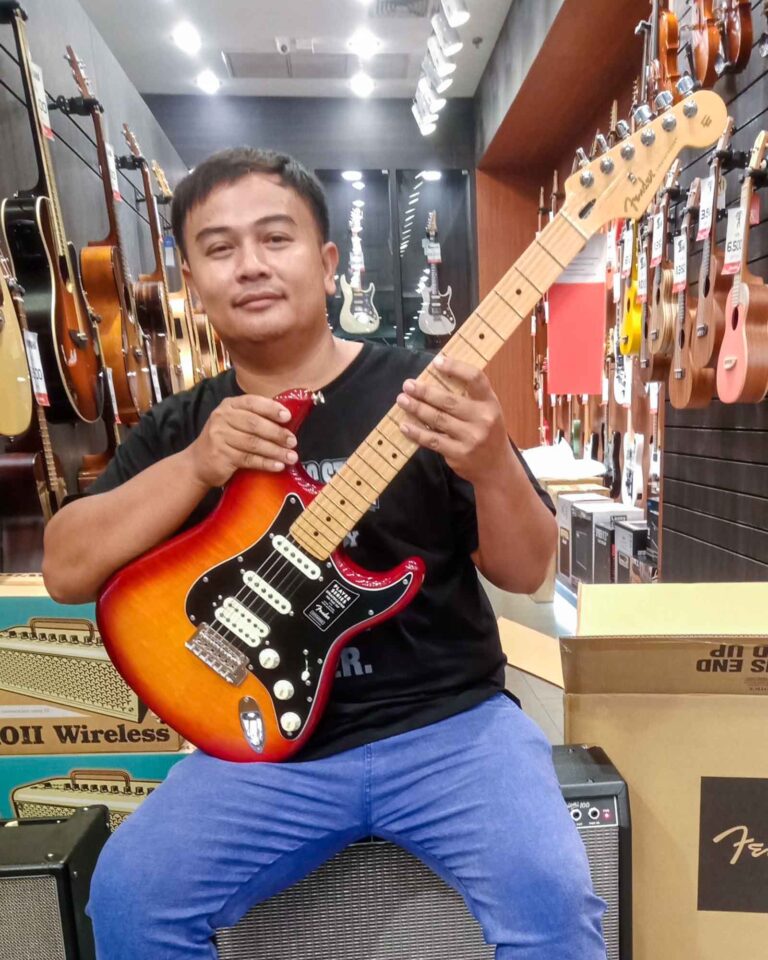 ลูกค้าที่ซื้อ Fender Champion 100 แอมป์กีตาร์ไฟฟ้า