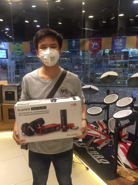 ลูกค้าที่ซื้อ Focusrite Scarlett 2i2 Studio 3rd Gen Audio Interface