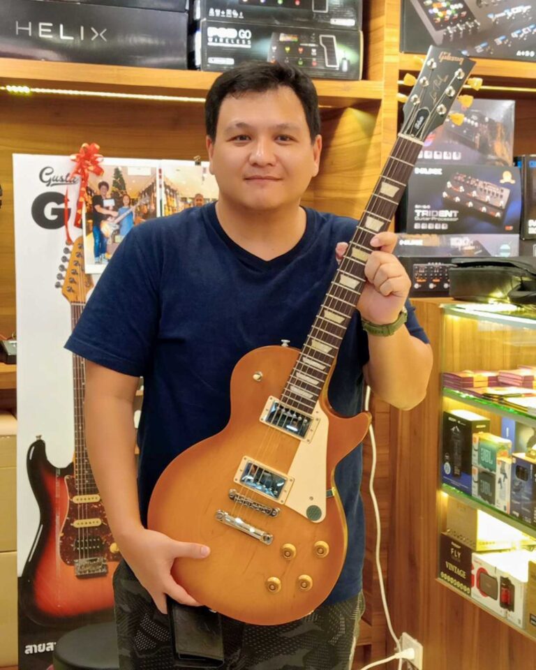 ลูกค้าที่ซื้อ Gibson Les Paul Tribute กีตาร์ไฟฟ้า