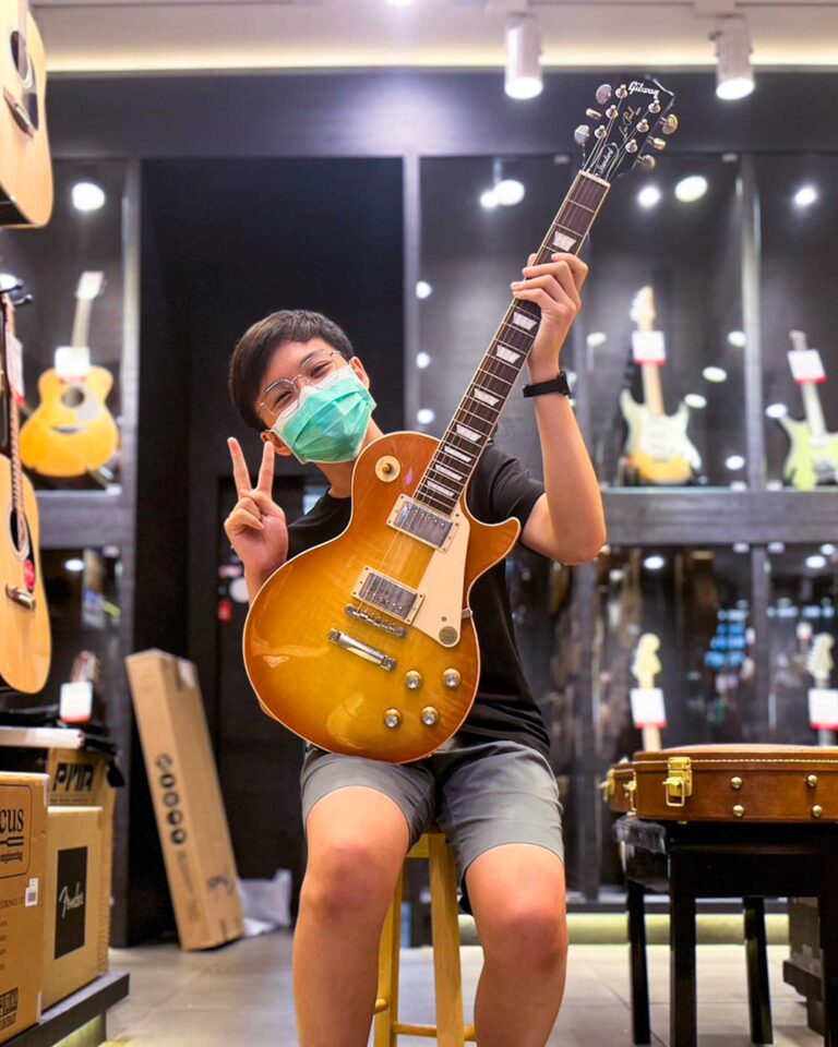 ลูกค้าที่ซื้อ Gibson Les Paul Standard ’60s กีตาร์ไฟฟ้า