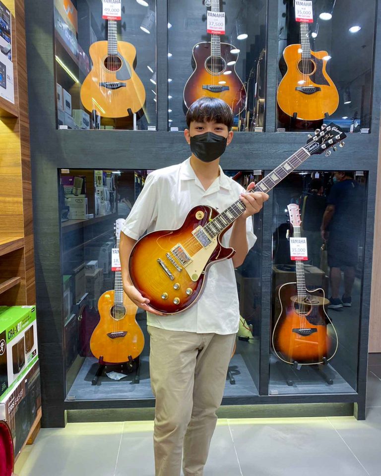 ลูกค้าที่ซื้อ Gibson Les Paul Standard ’60s กีตาร์ไฟฟ้า