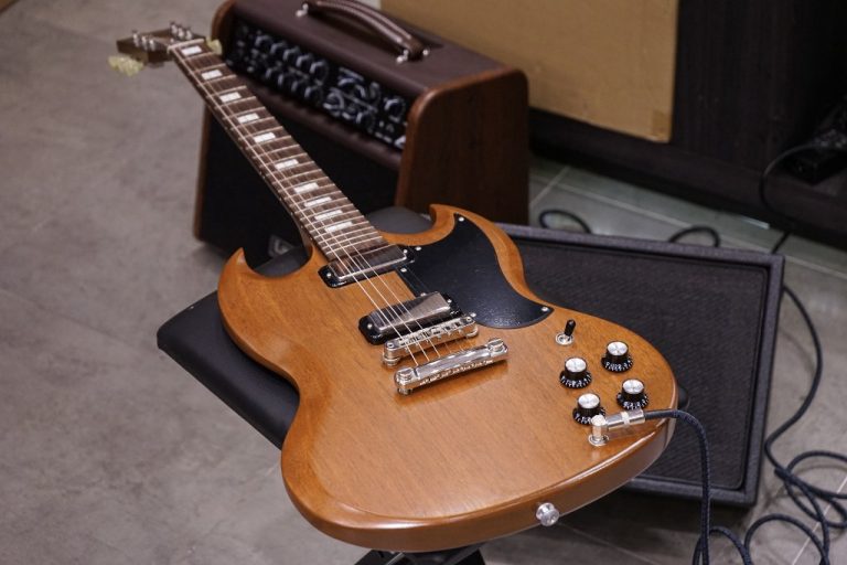 Showcase Gibson SG Special