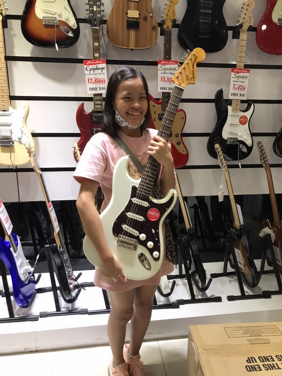 ลูกค้าที่ซื้อ Squier Classic Vibe 70s Stratocaster