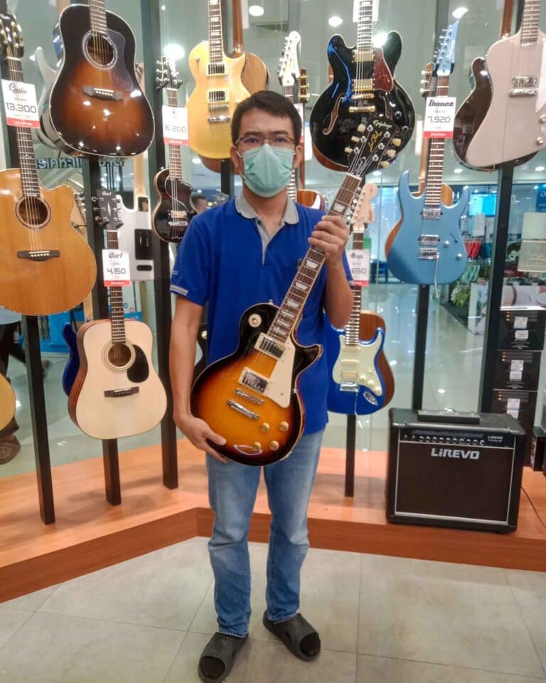 ลูกค้าที่ซื้อ Epiphone Les Paul Standard ’50s กีตาร์ไฟฟ้า