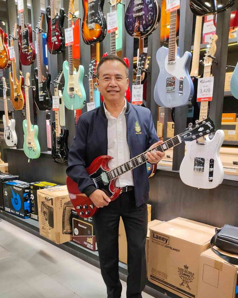 ลูกค้าที่ซื้อ Gibson SG Standard กีตาร์ไฟฟ้า