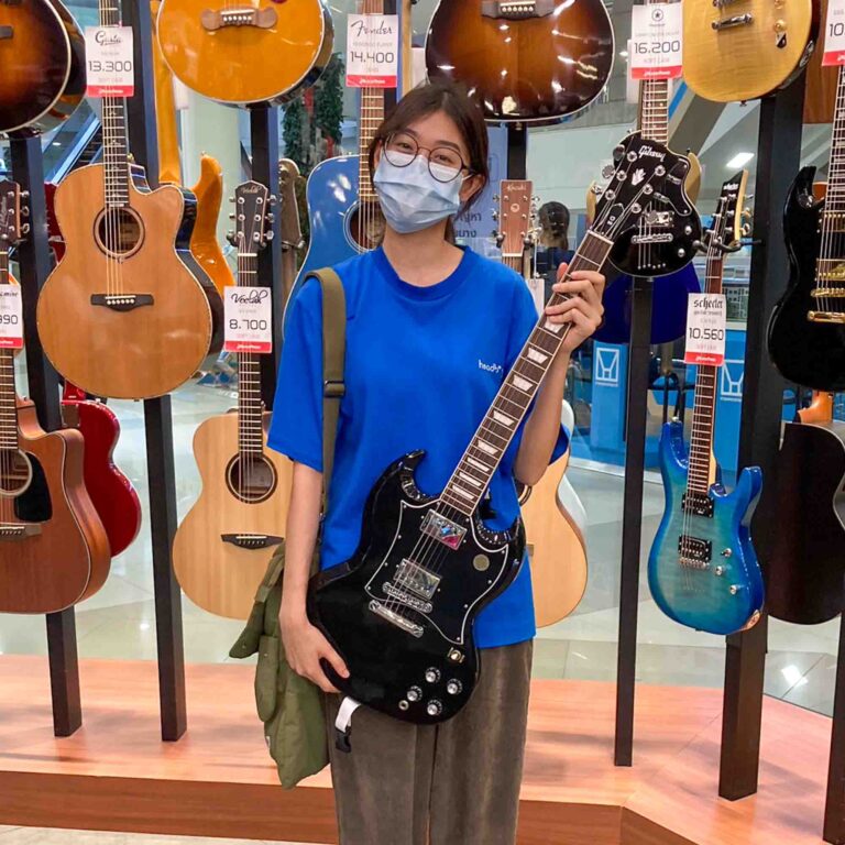 ลูกค้าที่ซื้อ Gibson SG Standard กีตาร์ไฟฟ้า