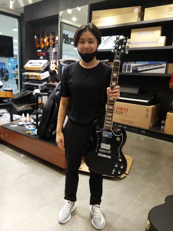 ลูกค้าที่ซื้อ Gibson SG Standard กีตาร์ไฟฟ้า