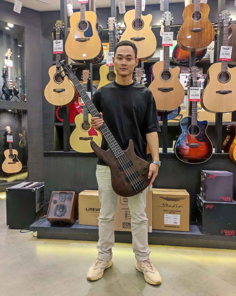 ลูกค้าที่ซื้อ Ibanez GSR205B เบสไฟฟ้า