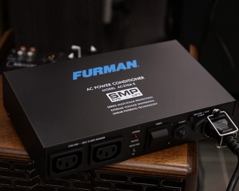 Showcase Furman AC-210A E เครื่องกรองกระแสไฟฟ้า