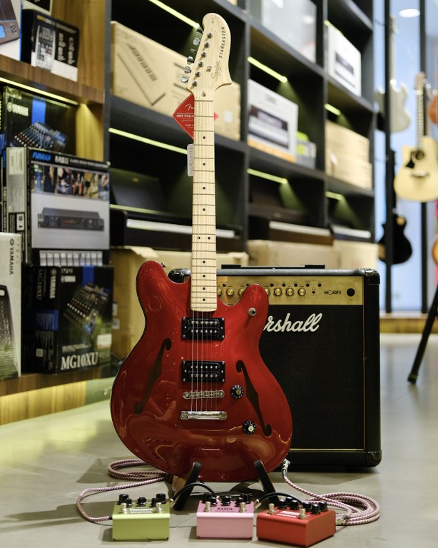 Showcase Squier Affinity Starcaster กีตาร์ไฟฟ้า