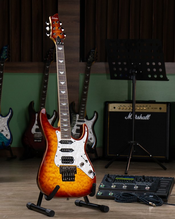 Showcase Schecter Banshee-6 FR Extreme กีตาร์ไฟฟ้า