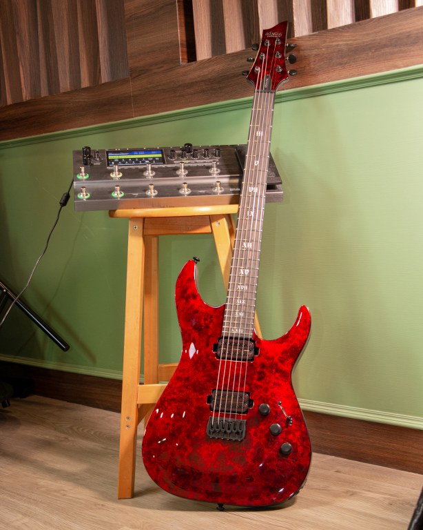 Showcase Schecter C-1 Apocalypse กีตาร์ไฟฟ้า