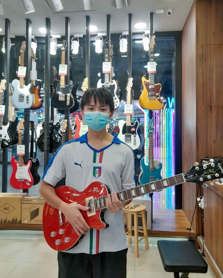 ลูกค้าที่ซื้อ Epiphone Les Paul Muse กีตาร์ไฟฟ้า