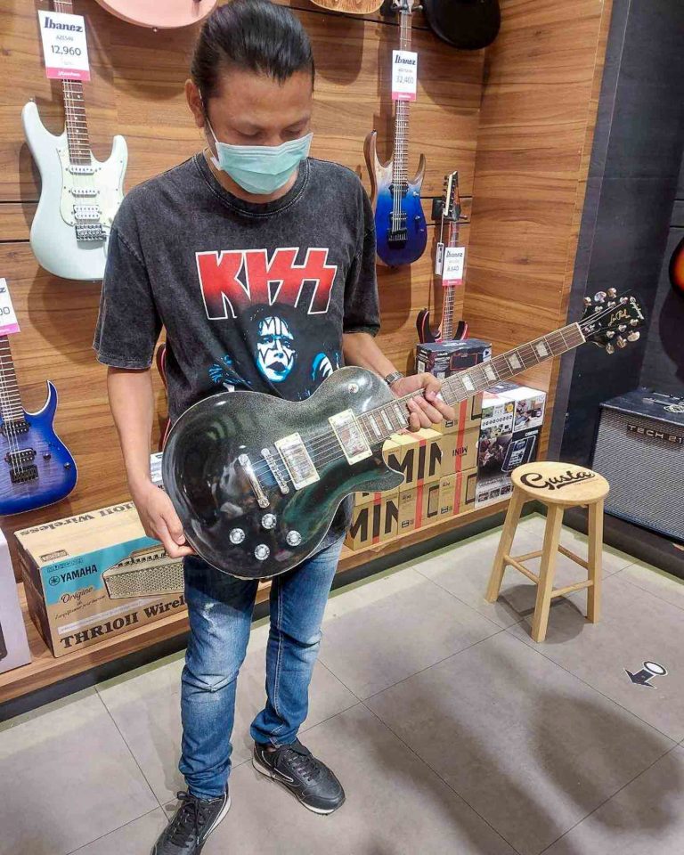 ลูกค้าที่ซื้อ Epiphone Les Paul Muse กีตาร์ไฟฟ้า