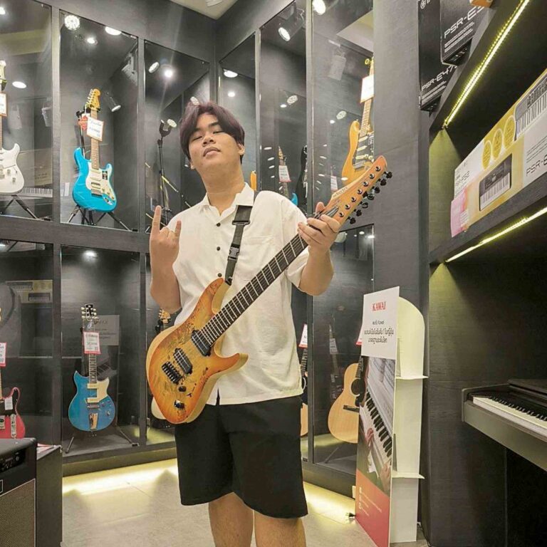 ลูกค้าที่ซื้อ Schecter Reaper-7 Multiscale กีตาร์ไฟฟ้า