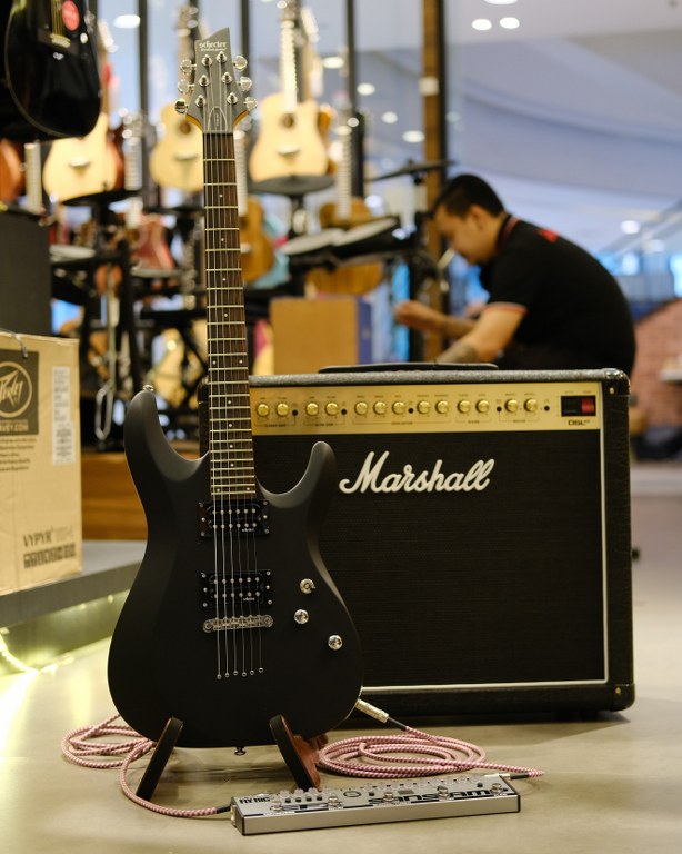 Showcase Schecter C-6 Deluxe กีตาร์ไฟฟ้า