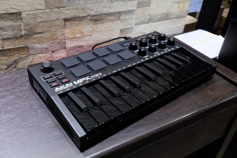 Showcase Akai MPK Mini MKII