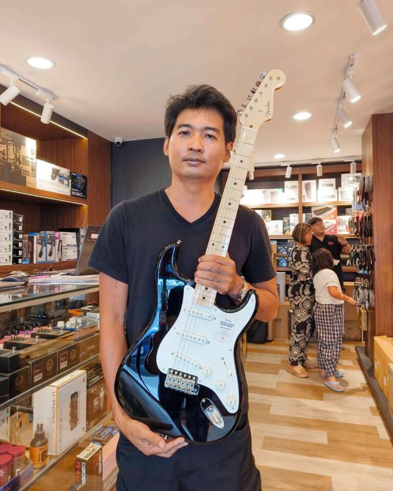 ลูกค้าที่ซื้อ Fender Traditional II 50s Stratocaster กีตาร์ไฟฟ้า