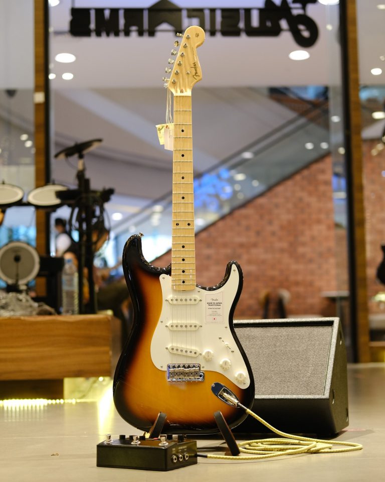 Fender Traditional II 50s Stratocaster กีตาร์ไฟฟ้า | Music Arms