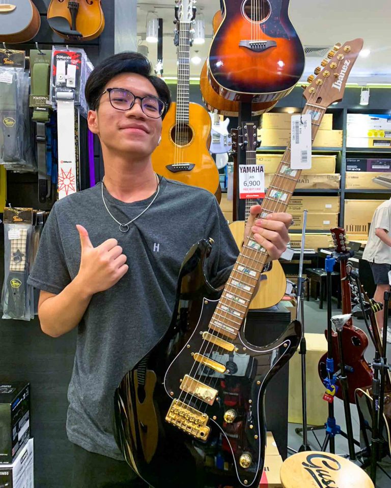 ลูกค้าที่ซื้อ Ibanez THBB10 Tim Henson Signature (Polyphia) กีตาร์ไฟฟ้า