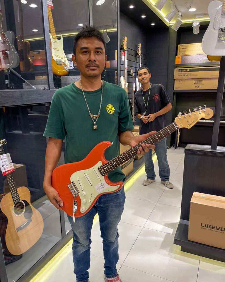 ลูกค้าที่ซื้อ Fender Traditional II 60s Stratocaster กีตาร์ไฟฟ้า