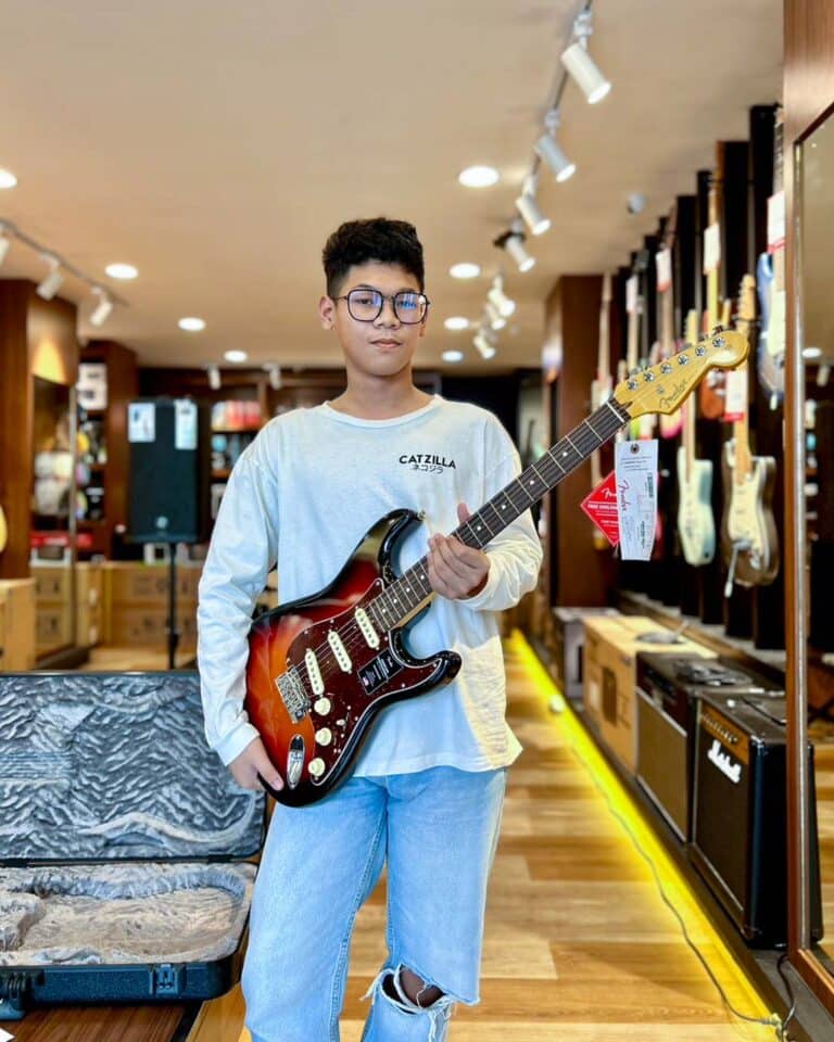 ลูกค้าที่ซื้อ Fender American Professional II Stratocaster กีตาร์ไฟฟ้า