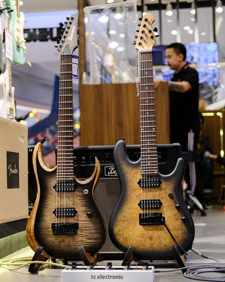 Showcase กีต้าร์ไฟฟ้า Sterling Jason Richardson 7-String Cutlass