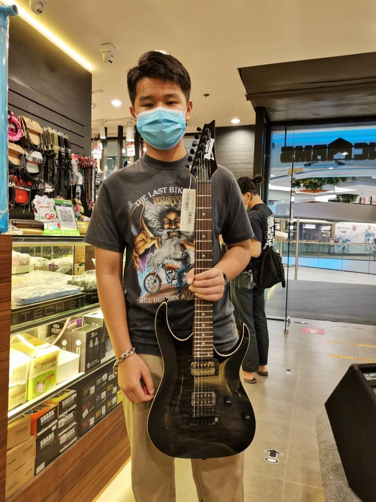 ลูกค้าที่ซื้อ Ibanez GRGA120QA กีตาร์ไฟฟ้า