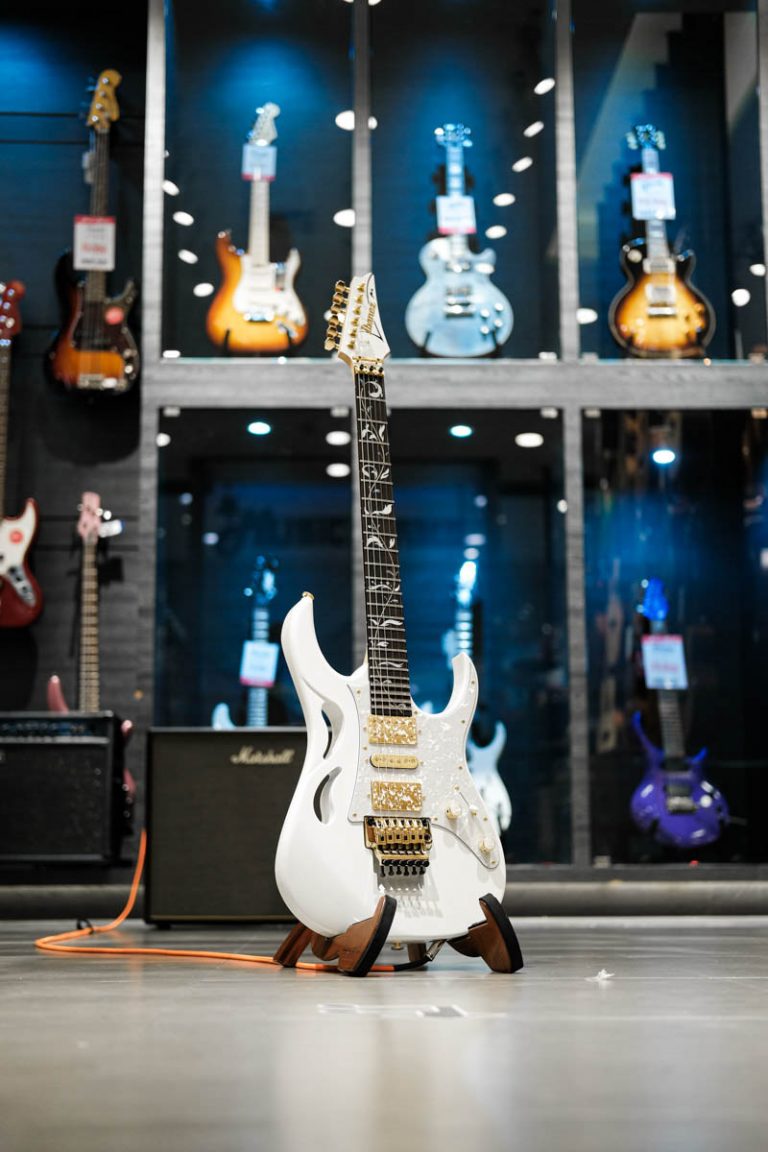 Showcase Ibanez PIA3761 Steve Vai Signature กีตาร์ไฟฟ้า