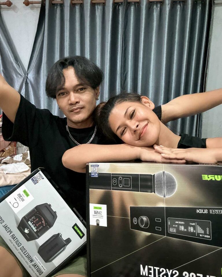 ลูกค้าที่ซื้อ Shure GLXD16+ ไวเลสกีตาร์