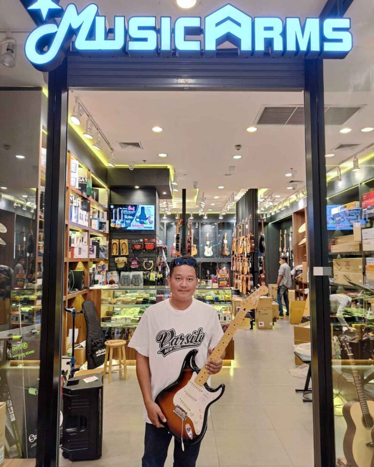 ลูกค้าที่ซื้อ Fender Hybrid II Stratocaster กีตาร์ไฟฟ้า