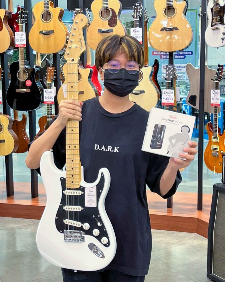 ลูกค้าที่ซื้อ Fender Hybrid II Stratocaster กีตาร์ไฟฟ้า