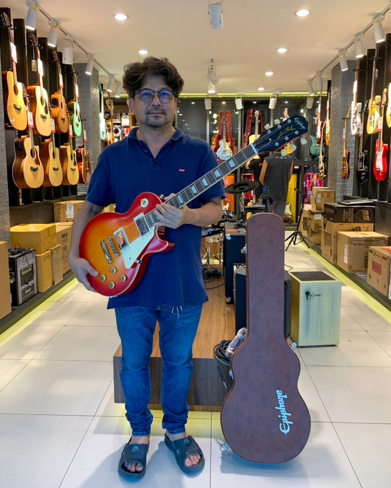 ลูกค้าที่ซื้อ Epiphone 1959 Les Paul Standard กีตาร์ไฟฟ้า