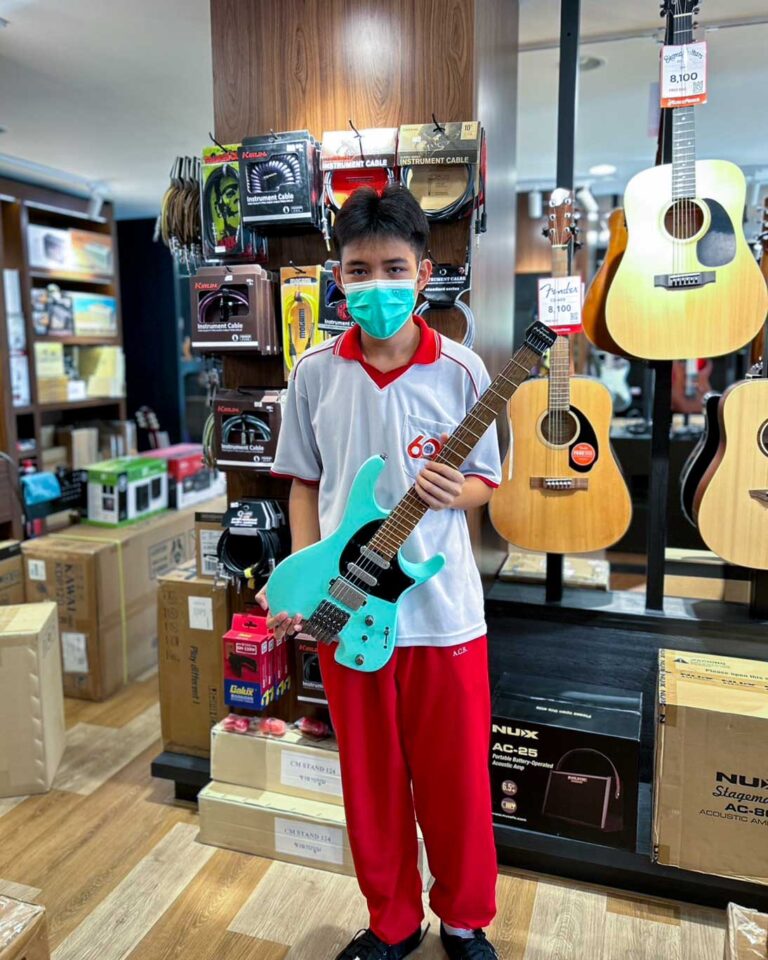 ลูกค้าที่ซื้อ Ibanez Q54 กีตาร์ไฟฟ้า