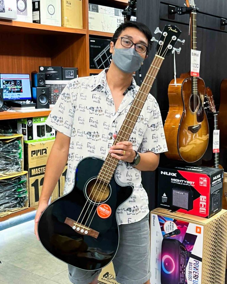 ลูกค้าที่ซื้อ Fender CB-60SCE เบสโปร่ง