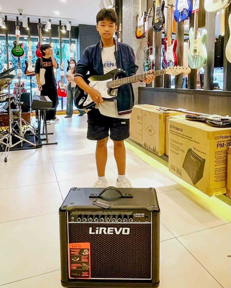 ลูกค้าที่ซื้อ Lirevo Fullstar-30 แอมป์กีตาร์ไฟฟ้า