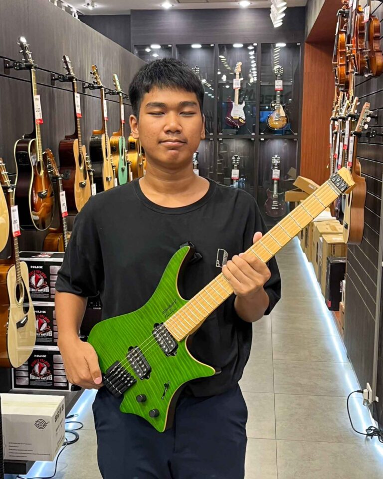 ลูกค้าที่ซื้อ Strandberg Boden Standard NX 6 กีตาร์ไฟฟ้า