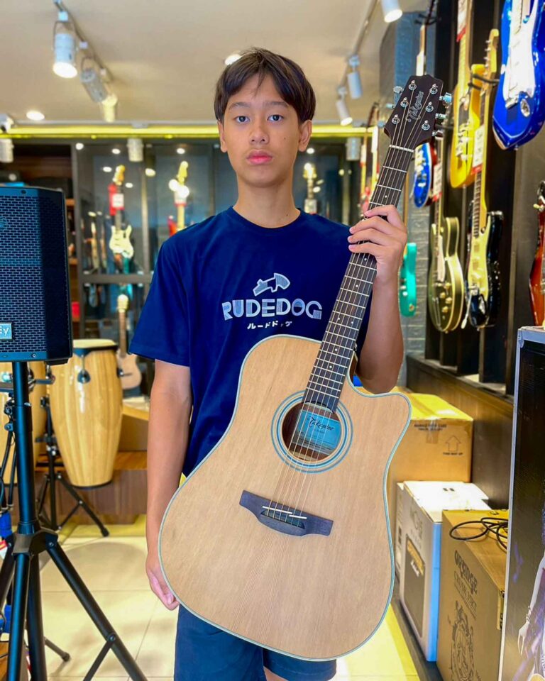 ลูกค้าที่ซื้อ Takamine GD20CE กีตาร์โปร่งไฟฟ้า