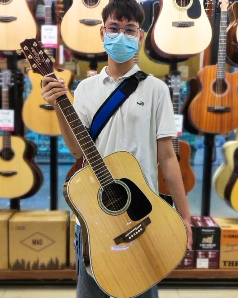 ลูกค้าที่ซื้อ Takamine GD51 กีตาร์โปร่ง