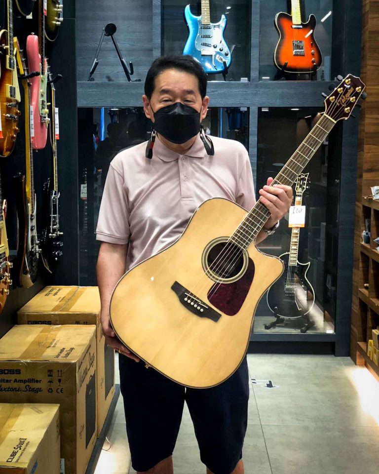 ลูกค้าที่ซื้อ Takamine GD93CE กีตาร์โปร่งไฟฟ้า