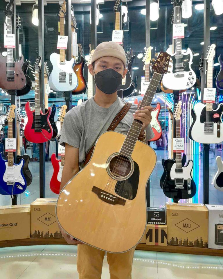 ลูกค้าที่ซื้อ Takamine GD51 กีตาร์โปร่ง