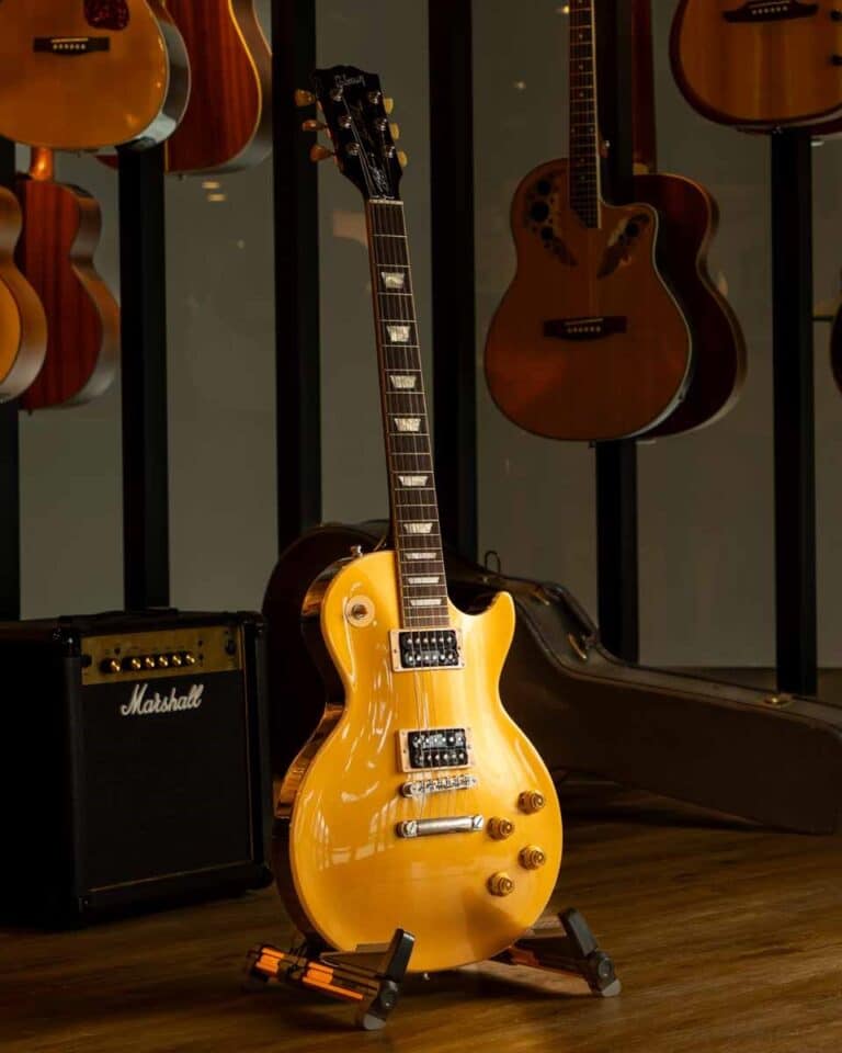 Gibson Slash Victoria Les Paul Standard Goldtop ขายราคาพิเศษ