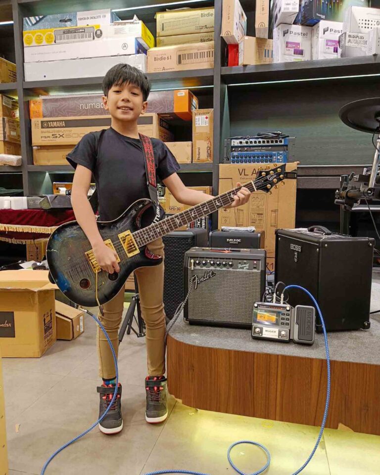 ลูกค้าที่ซื้อ Fender Frontman 20G แอมป์กีตาร์ไฟฟ้า