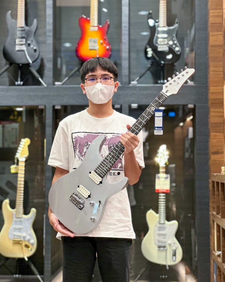 ลูกค้าที่ซื้อ Ibanez TOD10 Tim Henson Signature กีตาร์ไฟฟ้า