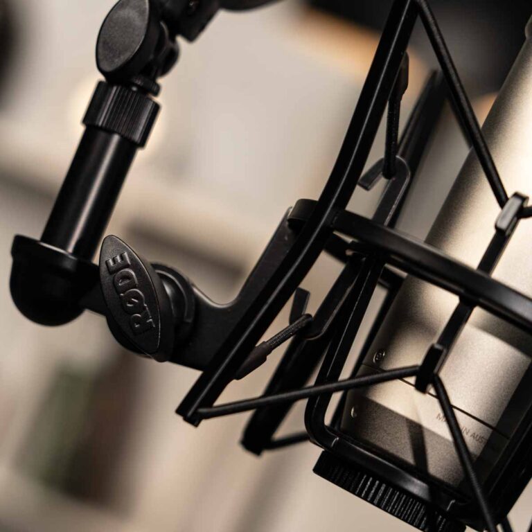 RODE NT1 5TH GENERATION STUDIO CONDENSER MICROPHONE ขายราคาพิเศษ