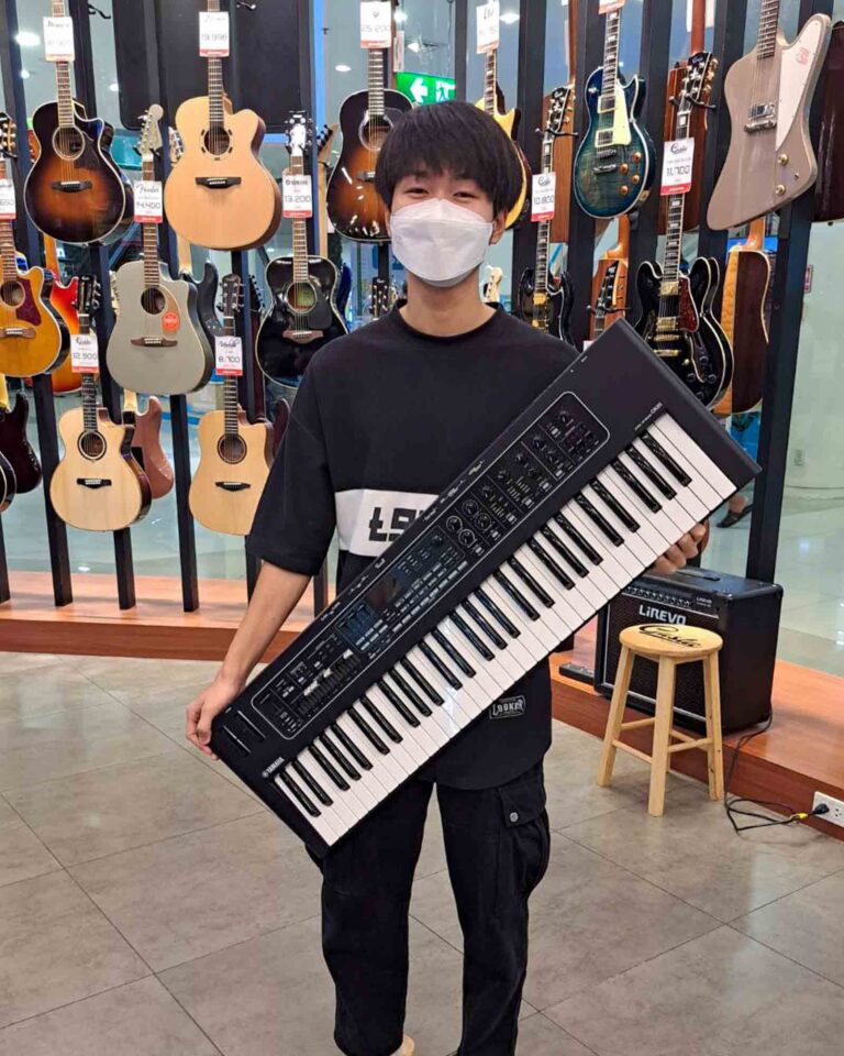 ลูกค้าที่ซื้อ Yamaha CK61 Stage Keyboard